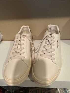Coach Cream Leather Low-Top Sneakers